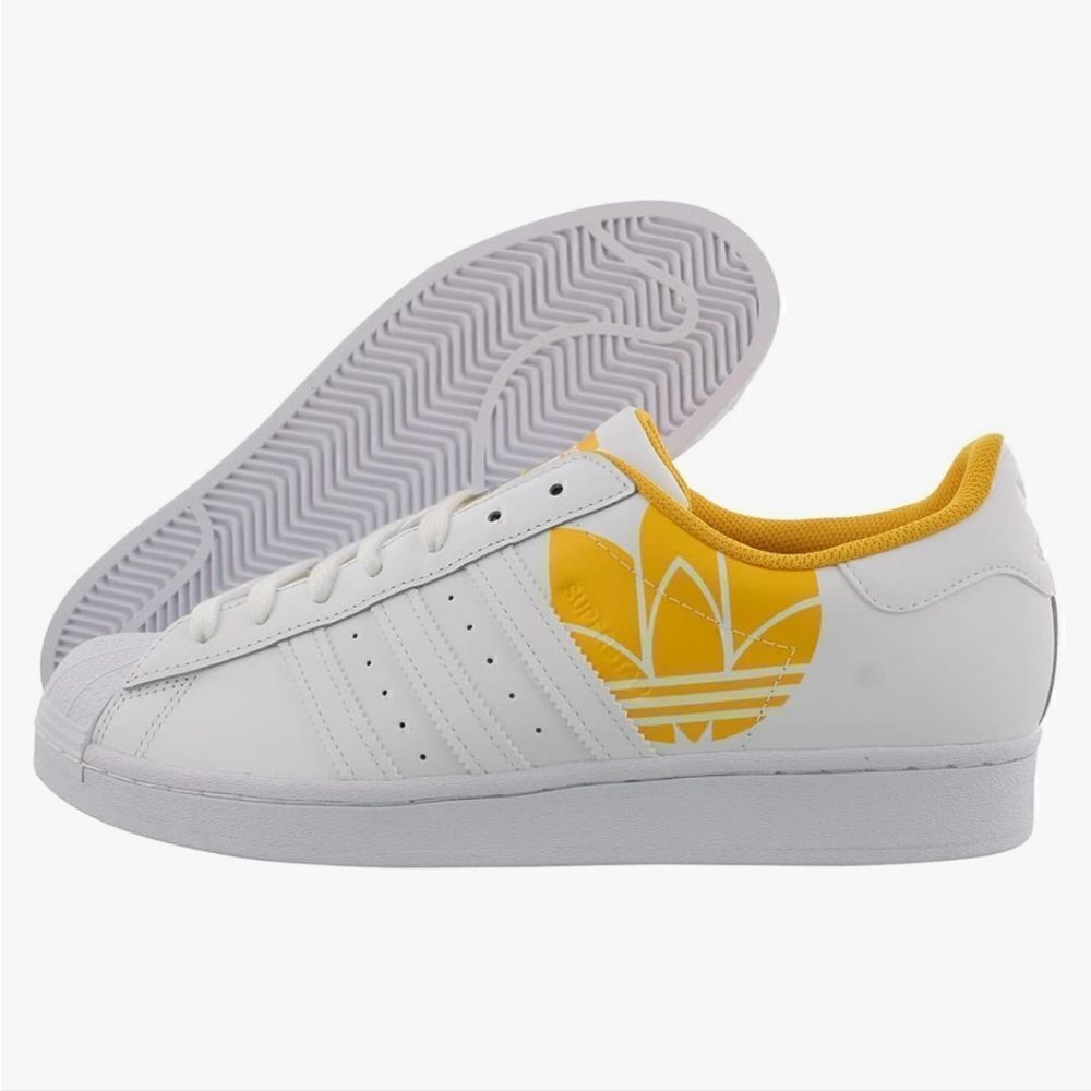 NWT Adidas mens Superstar Casual Sneakers Size 12 White/White/Active Gold